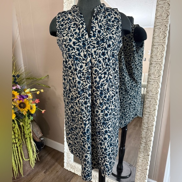 LOFT Dresses & Skirts - LOFT • Floral Sleeveless Shirt Dress